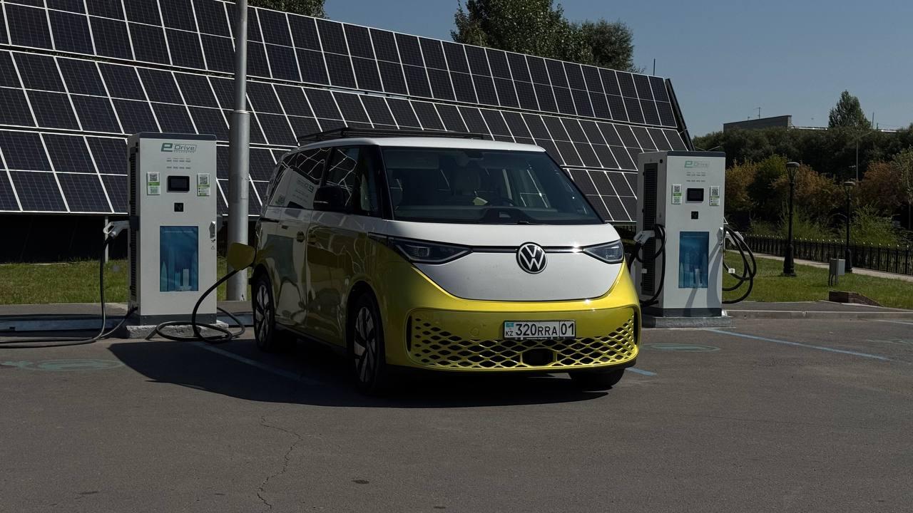 MDB-də ilk günəş enerjili elektromobil doldurma stansiyası Astanada istifadəyə verilib