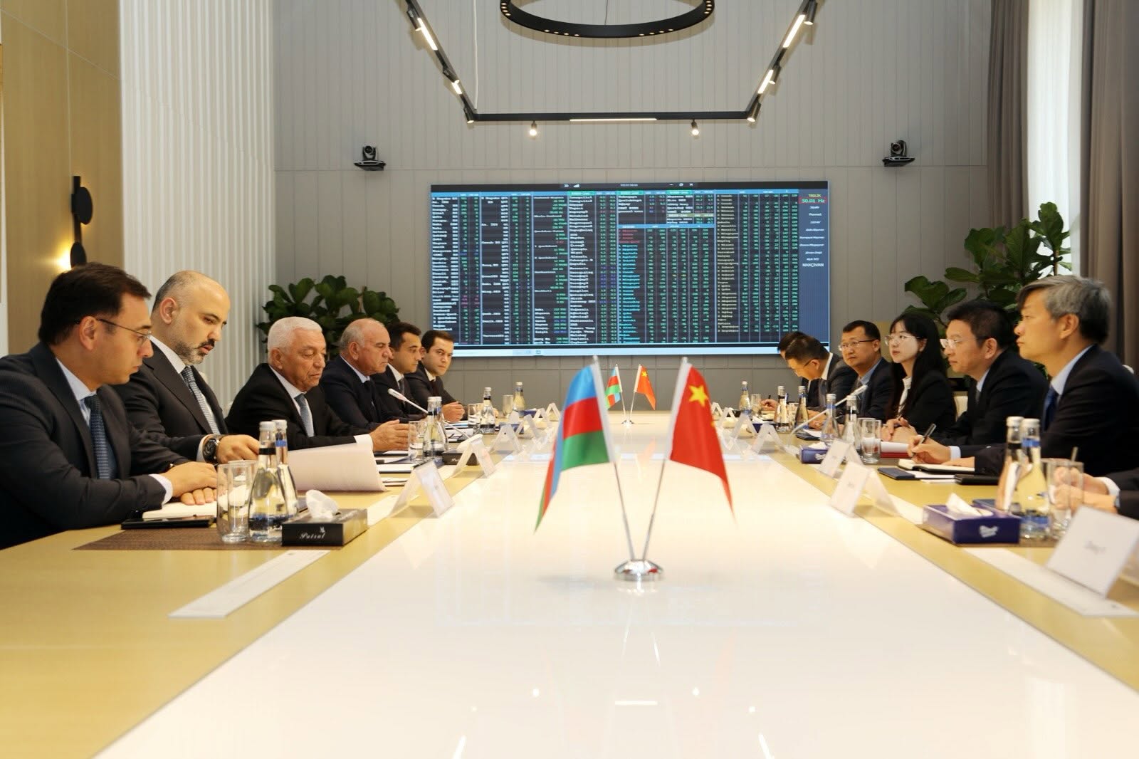 "AzərEnerji" və "China Energy" bərpa olunan enerji tərəfdaşlığını müzakirə edib